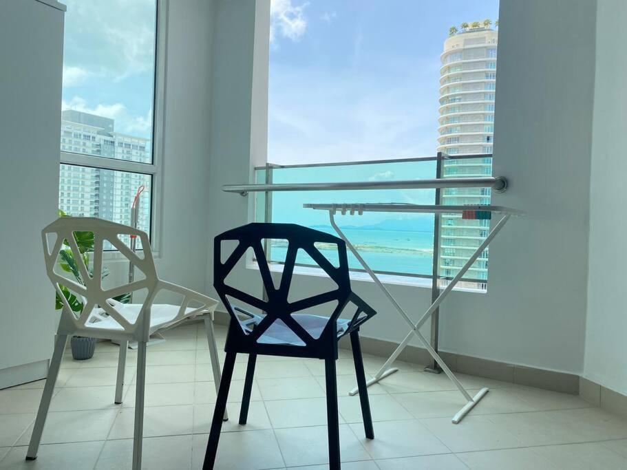 Mansion One Suites - Seaview Modern 2 Bedroom Suites Джордж Таун Екстериор снимка