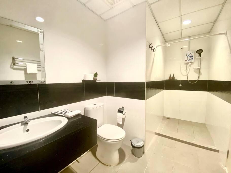 Mansion One Suites - Seaview Modern 2 Bedroom Suites Джордж Таун Екстериор снимка