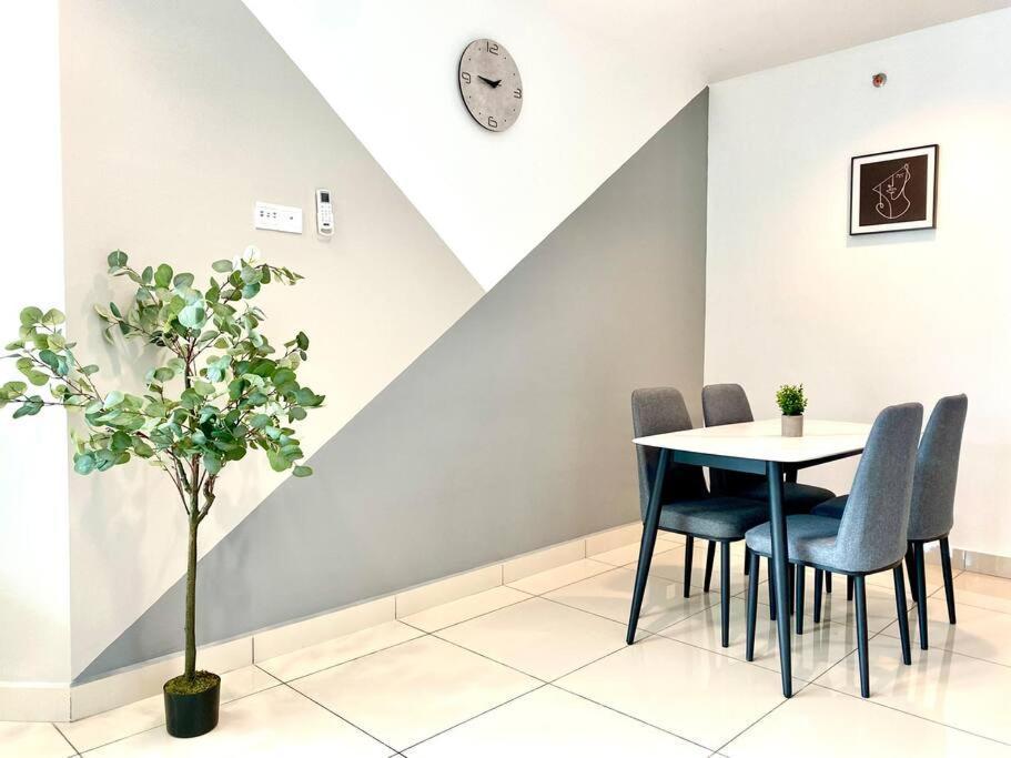 Mansion One Suites - Seaview Modern 2 Bedroom Suites Джордж Таун Екстериор снимка
