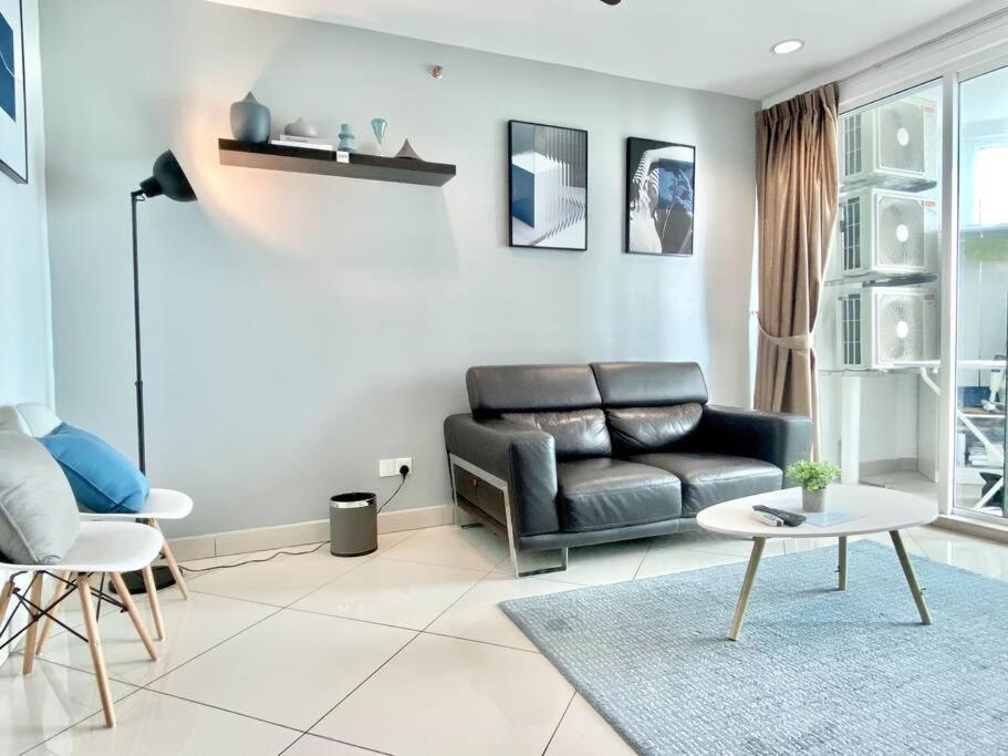 Mansion One Suites - Seaview Modern 2 Bedroom Suites Джордж Таун Екстериор снимка
