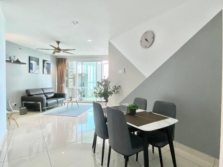 Mansion One Suites - Seaview Modern 2 Bedroom Suites Джордж Таун Екстериор снимка
