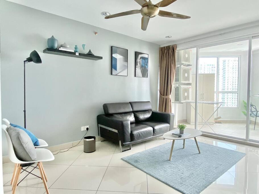 Mansion One Suites - Seaview Modern 2 Bedroom Suites Джордж Таун Екстериор снимка