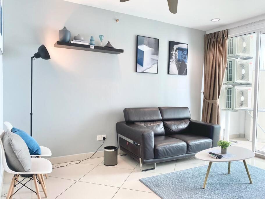 Mansion One Suites - Seaview Modern 2 Bedroom Suites Джордж Таун Екстериор снимка